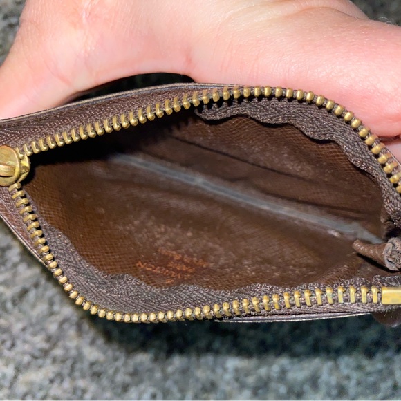 Authetic Louis Vuitton key cles pouch - Picture 6 of 8